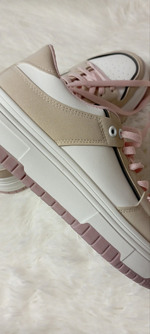 Стильні жіночі кросівки Sinsay на платформі — бежево-білі з рожевими акцентами 41 розмір Київ - фото 1