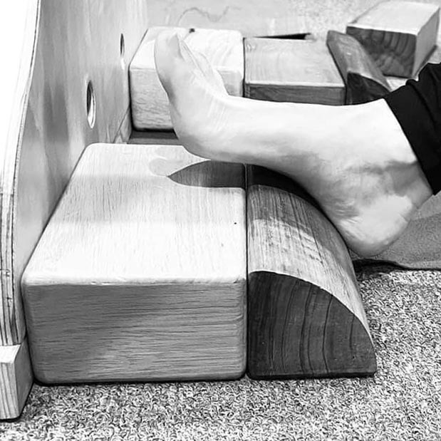 Опорный радиусный йога-блок 