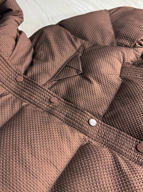 Куртка женская Lady Yep 10039 вафельная пуффер оверсайз с капюшоном коричневая, коричневый, 42 Киев - изображение 12
