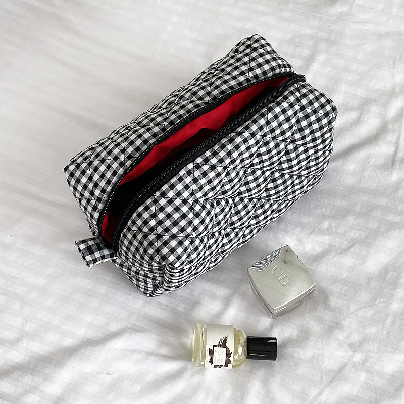 Большая женская хлопковая косметичка в клеточку 24x13x13 см (Черно-белый) Сумы - изображение 2