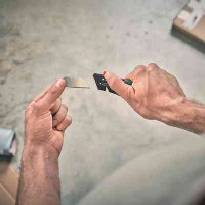 Нож монтажный Bosch строительный трапециевидный, корпус двухкомпонентный, 175x40x25мм (1.600.A03.2V7) Винница