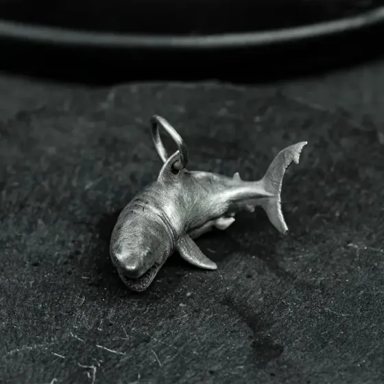 Кулон «Акула» 3,2×1,5 см на цепочке 60 см — темное серебро, морская тематика, унисекс Киев