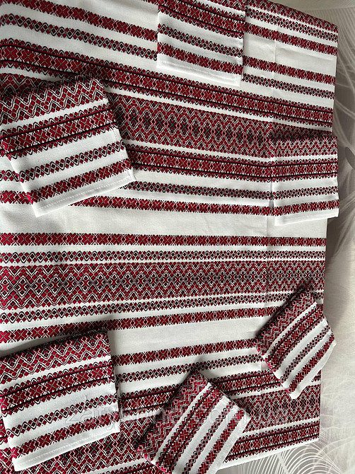 Бордовая  вышитая скатерть с салфетками Киев - изображение 2