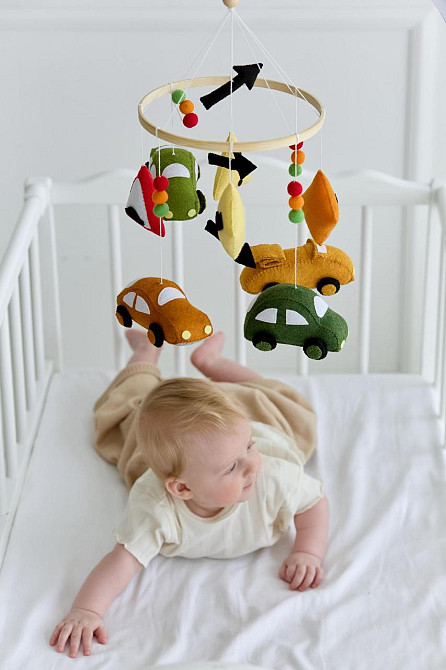 Дитячий мобіль на ліжечко для немовлят WoollyFox "Маленький водій: машинки та дорожні знаки" Київ - фото 2