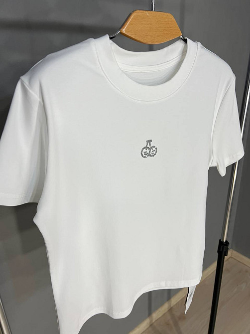 Футболка жіноча A-N 911-20 середня довжина вишня камінчики one size, білий, one size Київ - фото 13