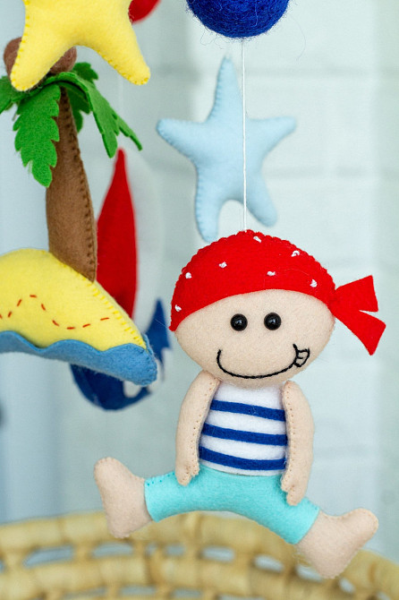 Дитячий мобіль на ліжечко для немовлят ручної роботи WooolyWool «Пірат» Київ - фото 5