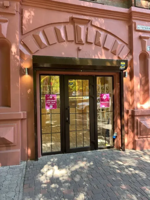 Нове, Приміщення (кафе) на червоній лінії. Гоголя 10. Свій вхід і скляна група. непоганий ремонт, га Дніпро - фото 1