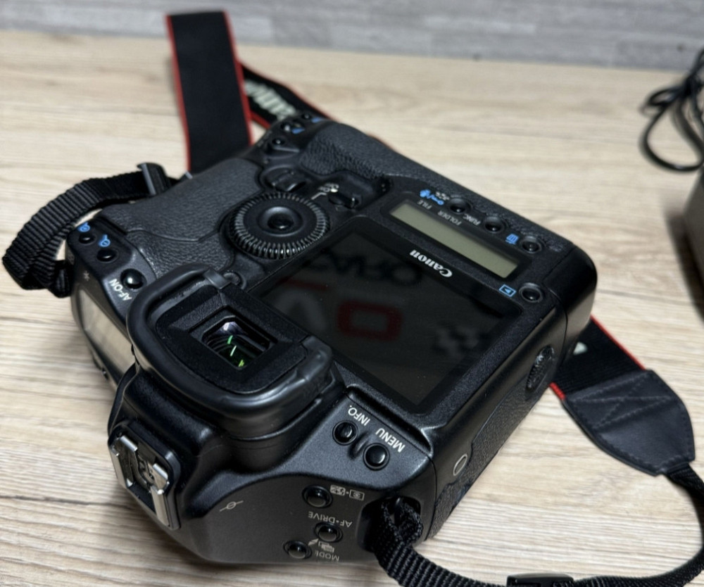 Фотоаппарат Canon EOS 1D Mark III , пробег 6766. Киев - изображение 2