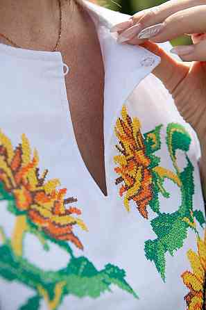 Вишиванка жіноча, лляна з довгим рукавом, біла, топ Київ