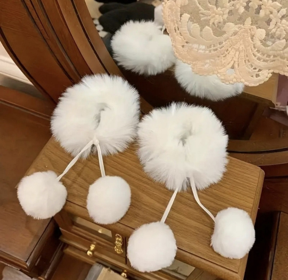 Гумки для волосся з хутра 2 шт Сміла - фото 3