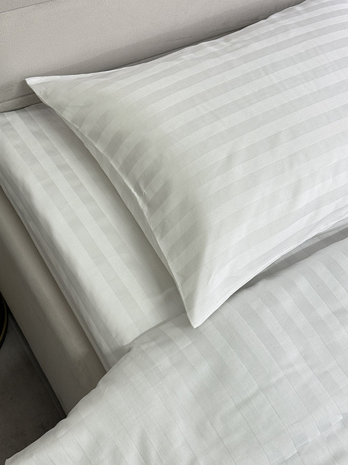 Ecotton Комплект наволочок Ecotton 50х70 см зі страйп-сатину 2 шт. білий в полоску 2х2 готельни Коломыя - изображение 2
