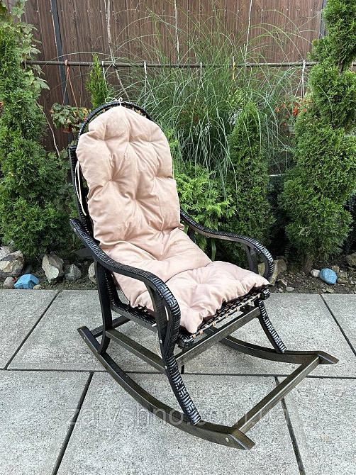 Кресло качалка черная с розовой накидкой Киев - изображение 2