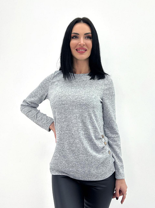 Женская кофта с пуговицами 