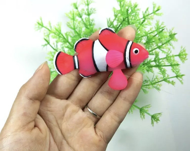 Штучна рибка Клоун силіконова та люмінісцентна 4 на 6 см різнобарвний Київ - фото 1