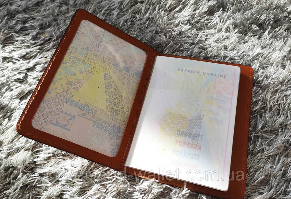 Шкіряна обкладинка на загранпаспорт із прозорим вікном коричневого кольору PS Leather Київ - фото 5