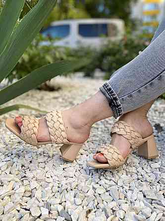 Stilli Шльопанці жіночі зі штучної шкіри на підборах бежеві STILLI L117-2 р. 36, 38, 39 / Літні Коломыя