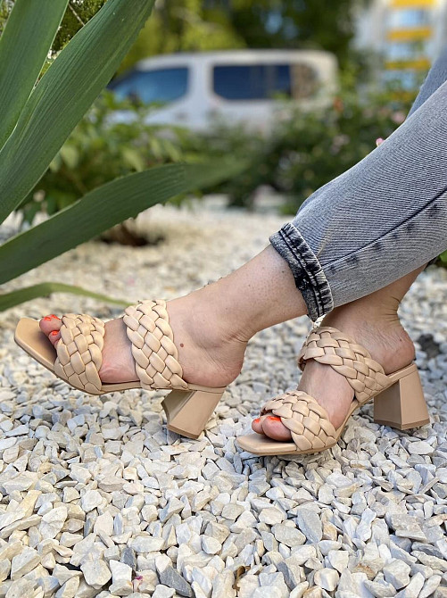 Stilli Шльопанці жіночі зі штучної шкіри на підборах бежеві STILLI L117-2 р. 36, 38, 39 / Літні Коломыя - изображение 6