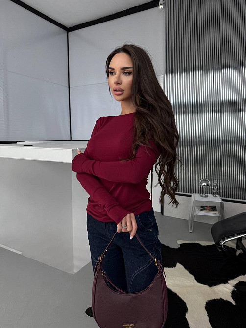 Женский романтичный лонгслив с открытой спиной из вискозы Одесса - изображение 10