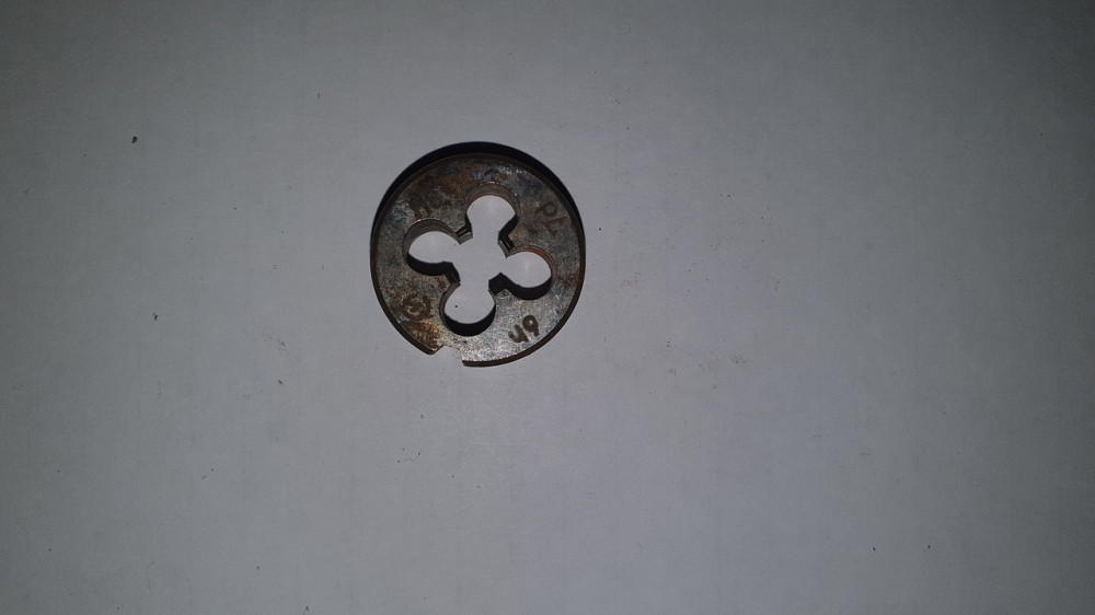 Плашка (лерка) метрическая М8х1. СССР. Харьков - изображение 1