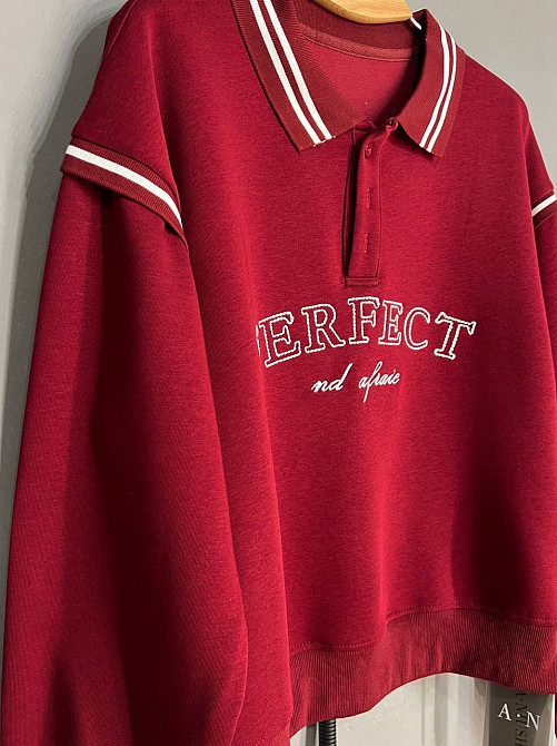 Світшот жіночий A-N 25067 поло з комірцем гудзики оверсайз з аписом вишивкою PERFECT one size, бордо Одеса - фото 8