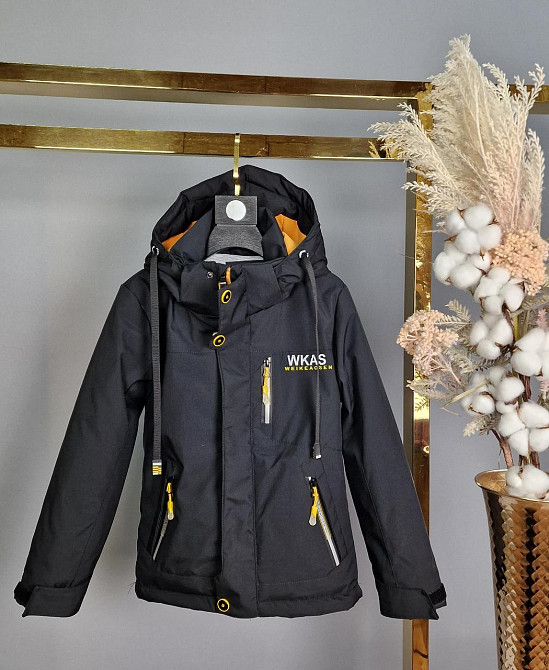 Демісезонна чорна куртка з жовтими вставками для хлопчиків 116,122,134,146 Миколаїв - фото 2