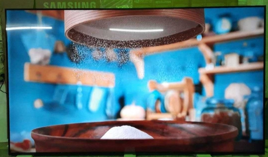 Телевизор Безрамный: 65