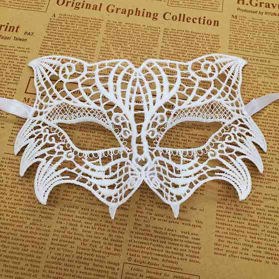 Маска карнавальна для обличчя на свято 22 на 11 см білий Київ