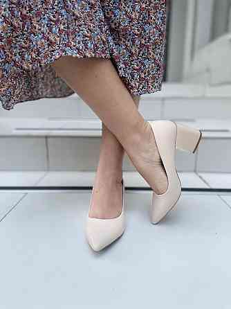 Loretta Туфлі жіночі LORETTA бежеві еко-шкіра каблук 6 см 36р.-23.5см. 38р.-25см. (A320-5) Коломыя