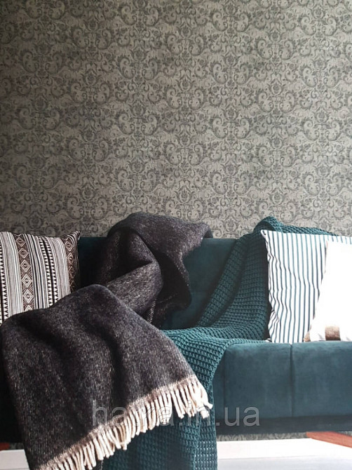 Шпалери флізелінові еко Decoprint Essentials EE22559 під старовину вензель завиток з потертістю зелені Київ - фото 1