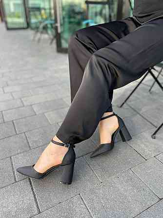 Seastar Чорні босоніжки літні жіночі на підборах із закритим носком, з еко-шкіри з напиленням S Киев