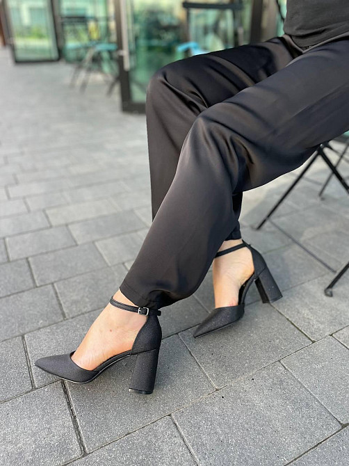 Seastar Чорні босоніжки літні жіночі на підборах із закритим носком, з еко-шкіри з напиленням S Киев - изображение 2