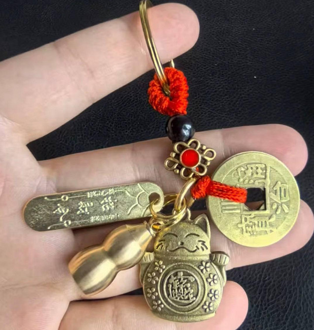 Брелок кот удачи с монетами и тыквой, металлический талисман Feng Shui для ключей Киев - изображение 3