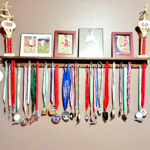 Полка для медалей 