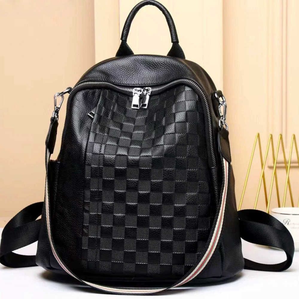 Шкіряний жіночий рюкзак з тисненням 25х30х11, сумка наплічна з шахматним візерунком, чорна Київ - фото 1