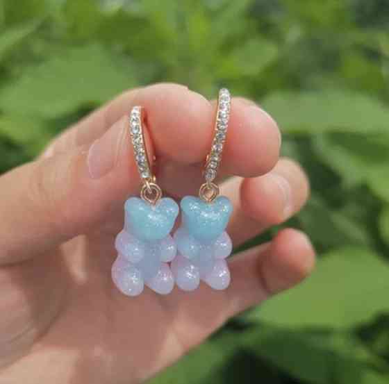 Серьги с мишками голубо-розовые с камнями, размер 1,6*1см, смола Киев