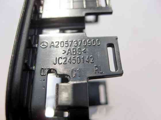 Mercedes-Benz  A2057308101 9051 Чорна накладка кнопки склопідйомника на задній лівій дверній карті C-Class W205 Одеса