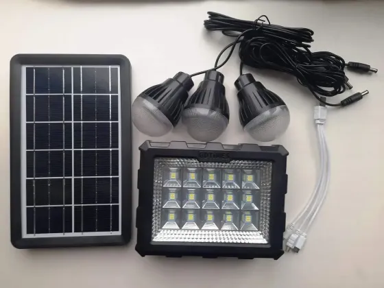 Портативная солнечная станция GDTimes GD 106 фонарь + 3 лампочки Коломия