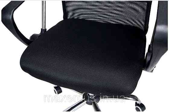 Офисное кресло операторское для персонала Bonro Manager с системой качания кресло для офиса компьютерное черное Мостиска