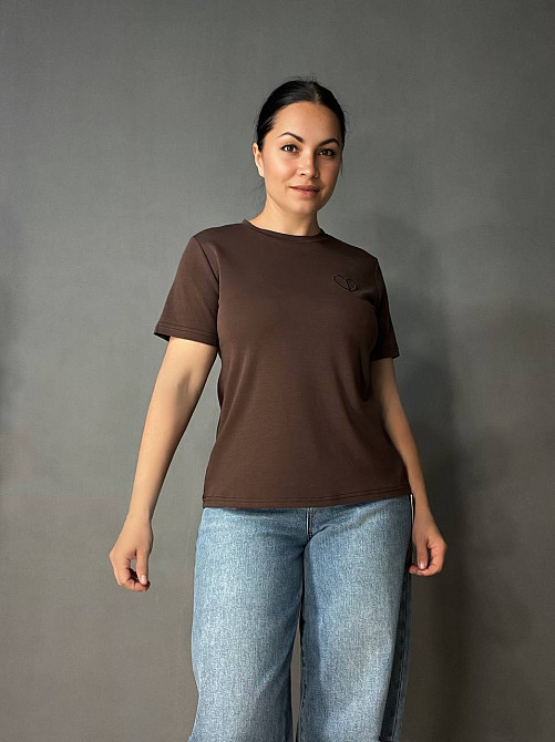Футболка жіноча A-N 27040 базова по фігурі з вишивкою серце, коричневий, one size Київ - фото 6