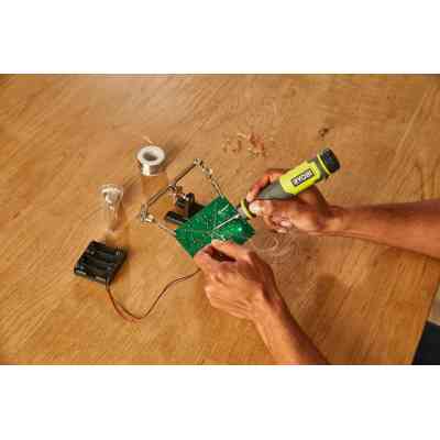 Паяльник электрический Ryobi RSI4-120G аккумуляторный, USB, Lithium 4V 2Ah, 460°С, подсветка (5133006146) Винница