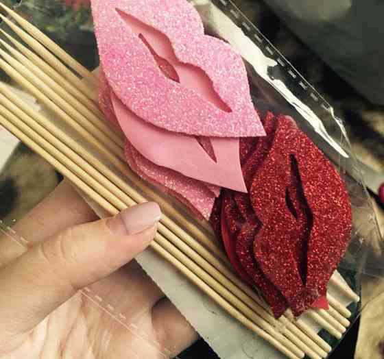 Фотобутафория Губы 10 штук 75 на 35 мм красно-розовый Киев