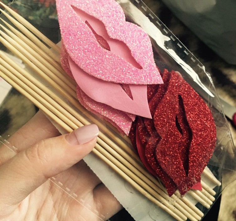 Фотобутафорія Губи 10 штук 75 на 35 мм червоно-рожевий Київ - фото 3