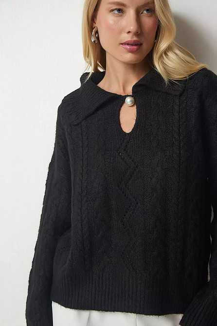 Женский базовый оверсайз свитер с воротником и бусинкой застежкой на горловине машинная вязка Одесса - изображение 5