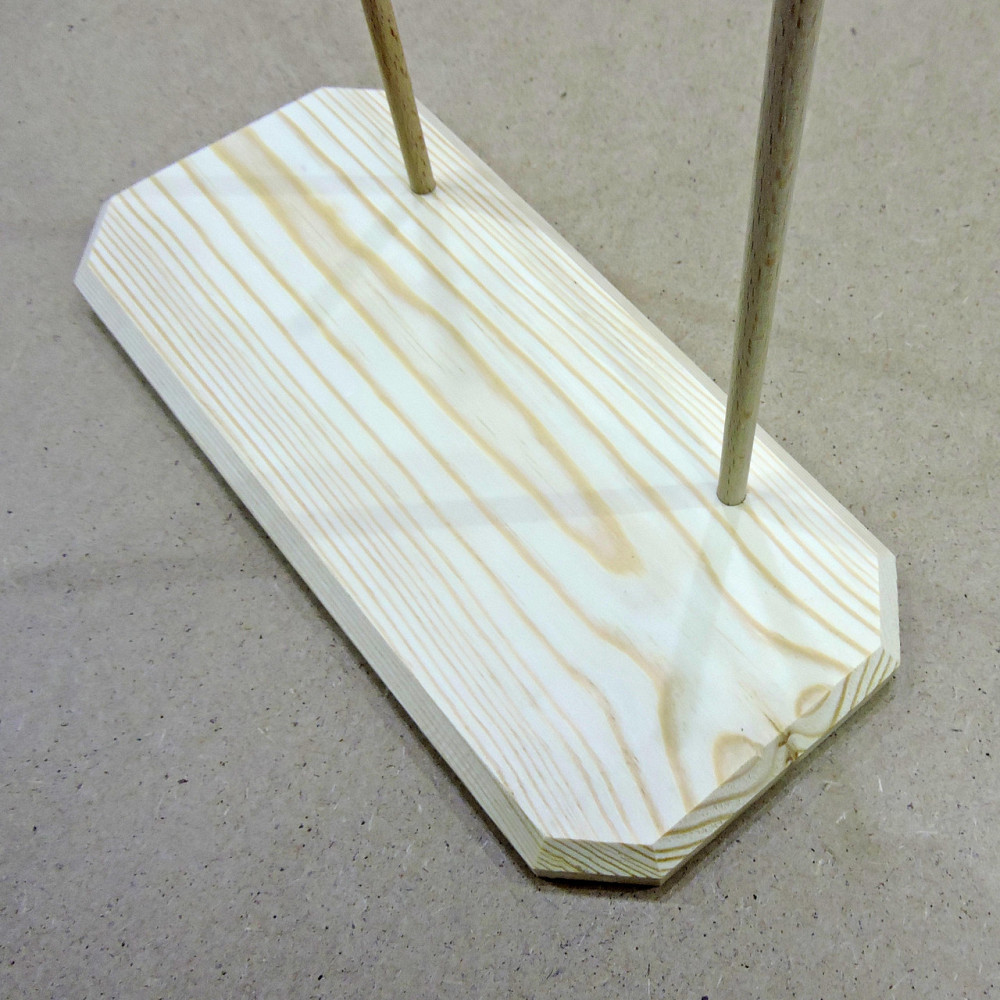 Подставка для кукол 