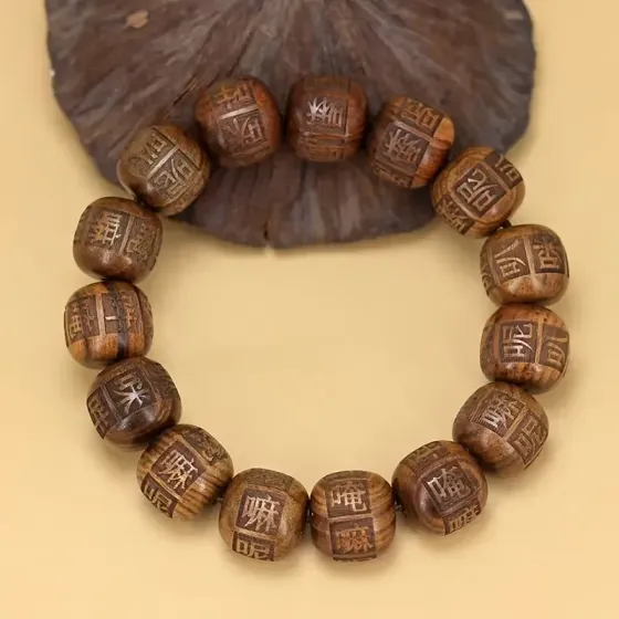 Деревянный браслет с мантрами – резной талисман из орехового дерева Киев