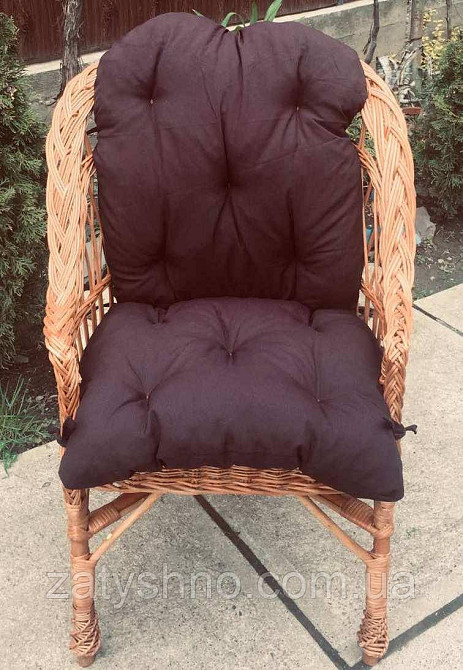 Крісло плетене з коричневою накидкою Київ - фото 5