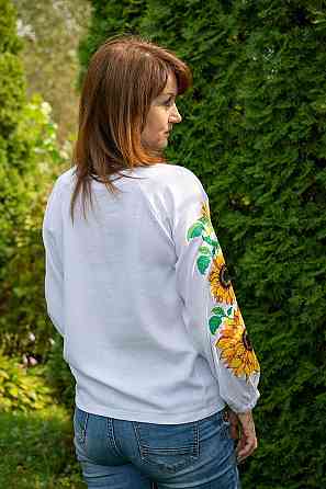 Вишиванка жіноча, лляна з довгим рукавом, біла, топ Київ