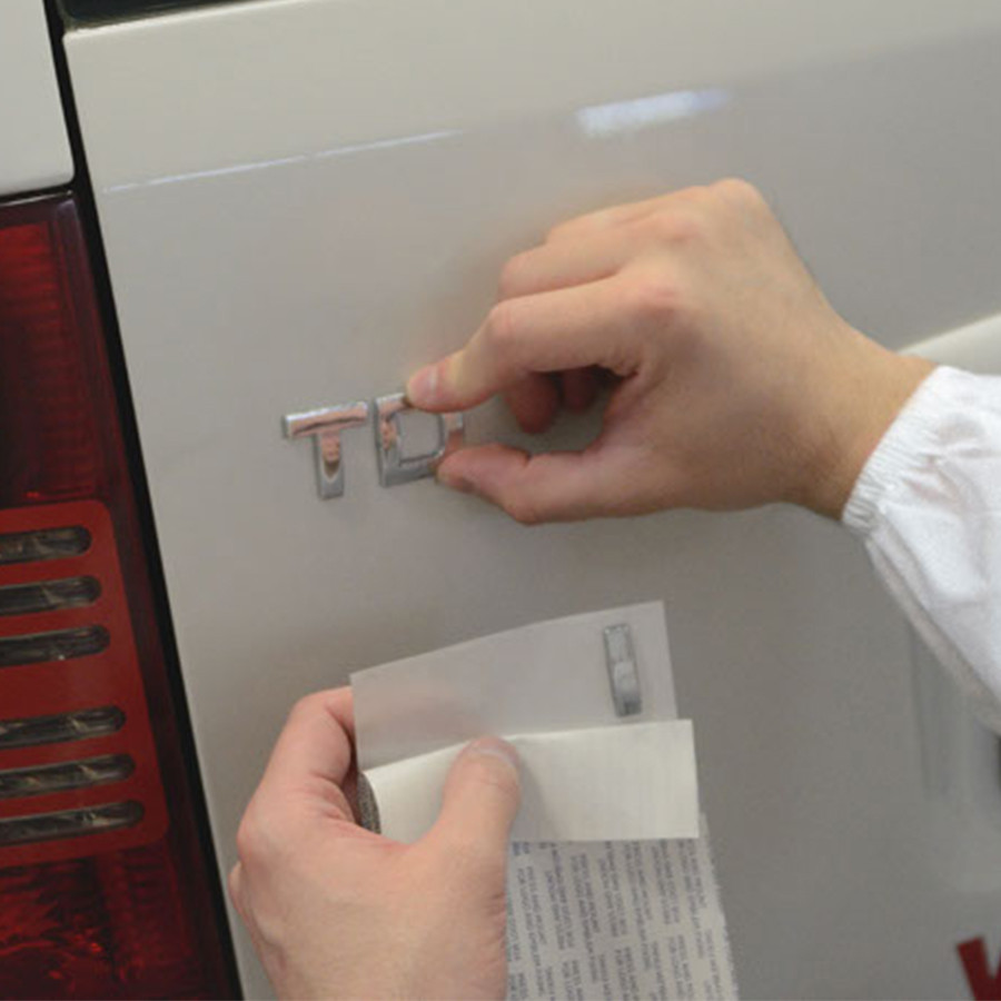 Стрічка клейка для монтажу емблем 