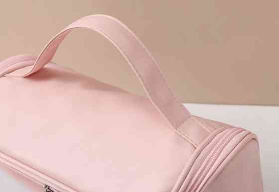 Косметичка,дорожная для путешествий органайзер для ванных аксессуаров водонепроницаемый с ручкой, розовый Каменец-Подольский