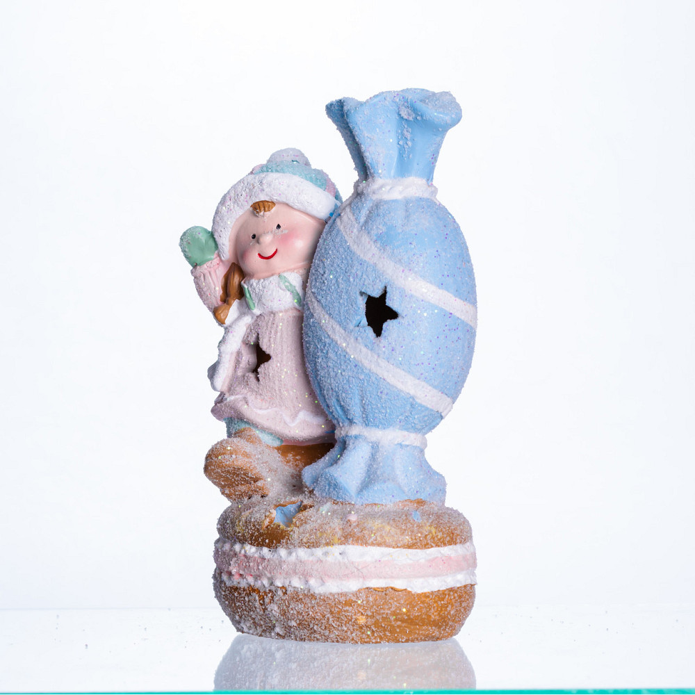 Новогодняя декоративная фигурка с подсветкой 12×9×20.5 см Новогодний декор Ребёнок с конфетой из фарфора CR-6-12 Киев - изображение 1